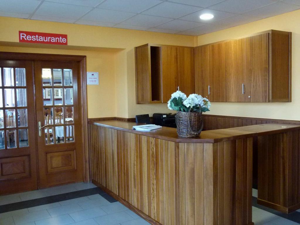 Hostal Chiquin 타피아 데 카사리에고 외부 사진