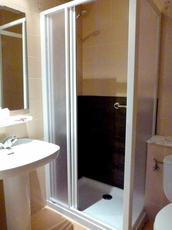 Hostal Chiquin 타피아 데 카사리에고 객실 사진