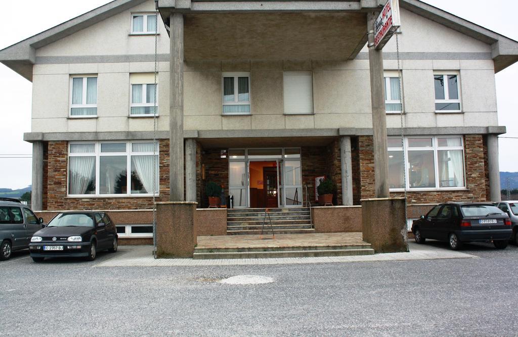 Hostal Chiquin 타피아 데 카사리에고 외부 사진