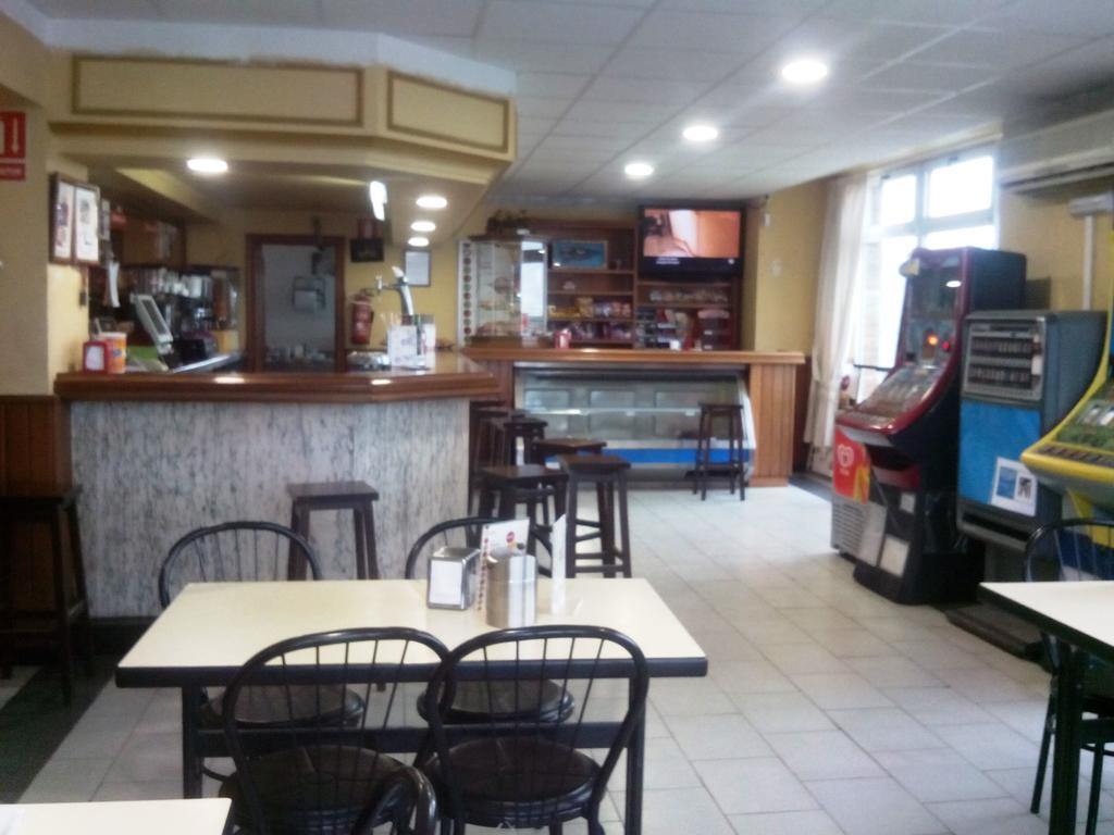 Hostal Chiquin 타피아 데 카사리에고 외부 사진