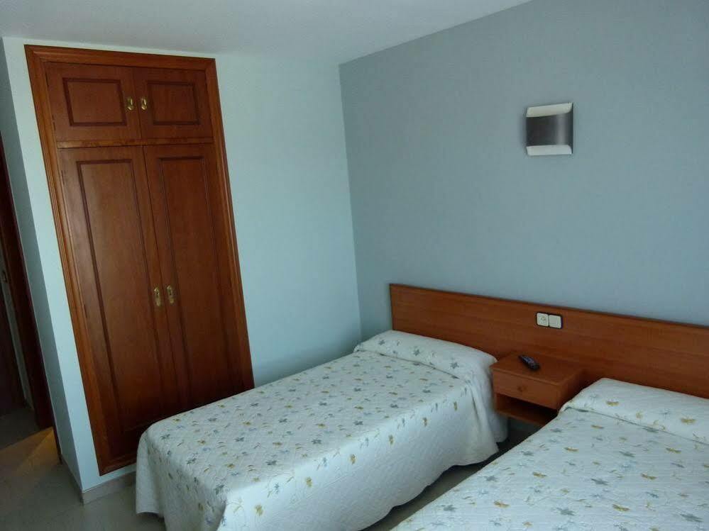 Hostal Chiquin 타피아 데 카사리에고 외부 사진